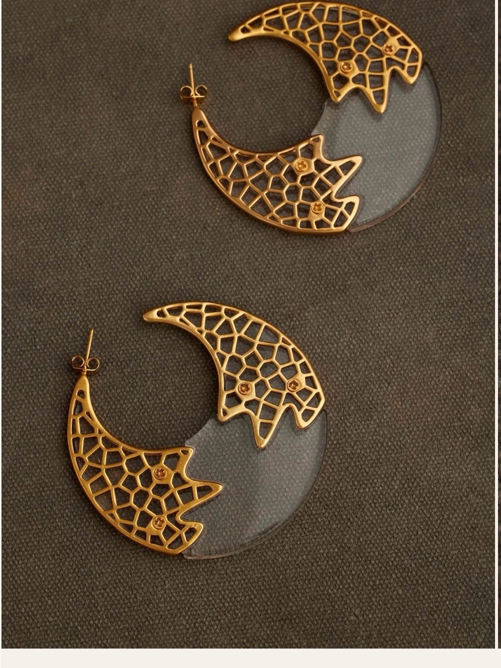 KHOI ZAND Hoop Gold Tone Filigree Acrylic Crescent Earrings - Picture 3 of 5